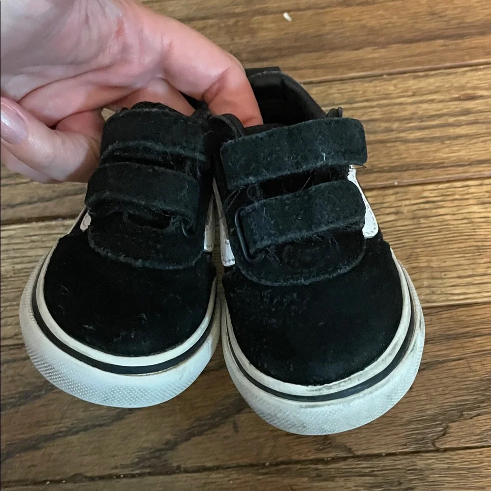 Vans Black and White Kids' Sneakers for toddlers size 4